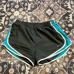 Women’s Nike Tempo short